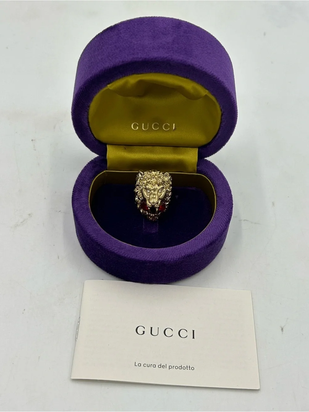 Unisex, Gucci, gold tone prominent lion head motif with red crystal size 6 Italy
